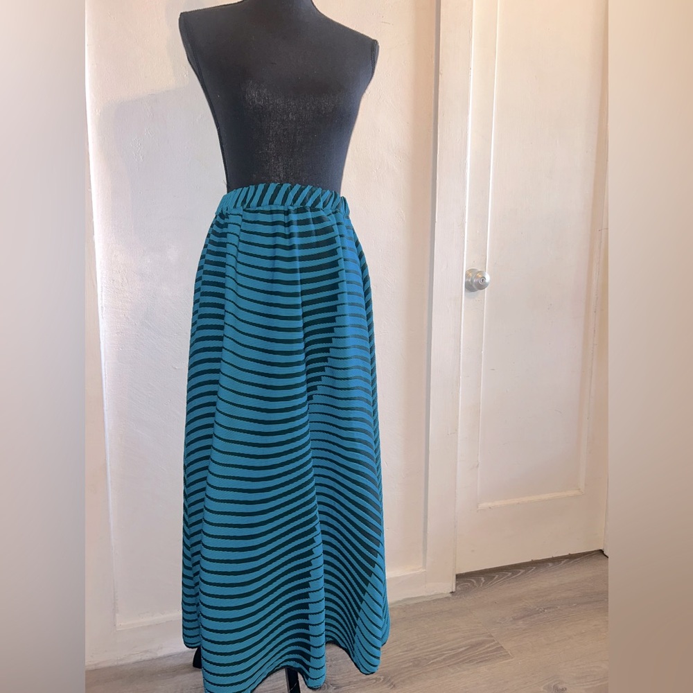 Issey Miyake turquoise pleated skirt. Size 3 2017 collection. In good condition.